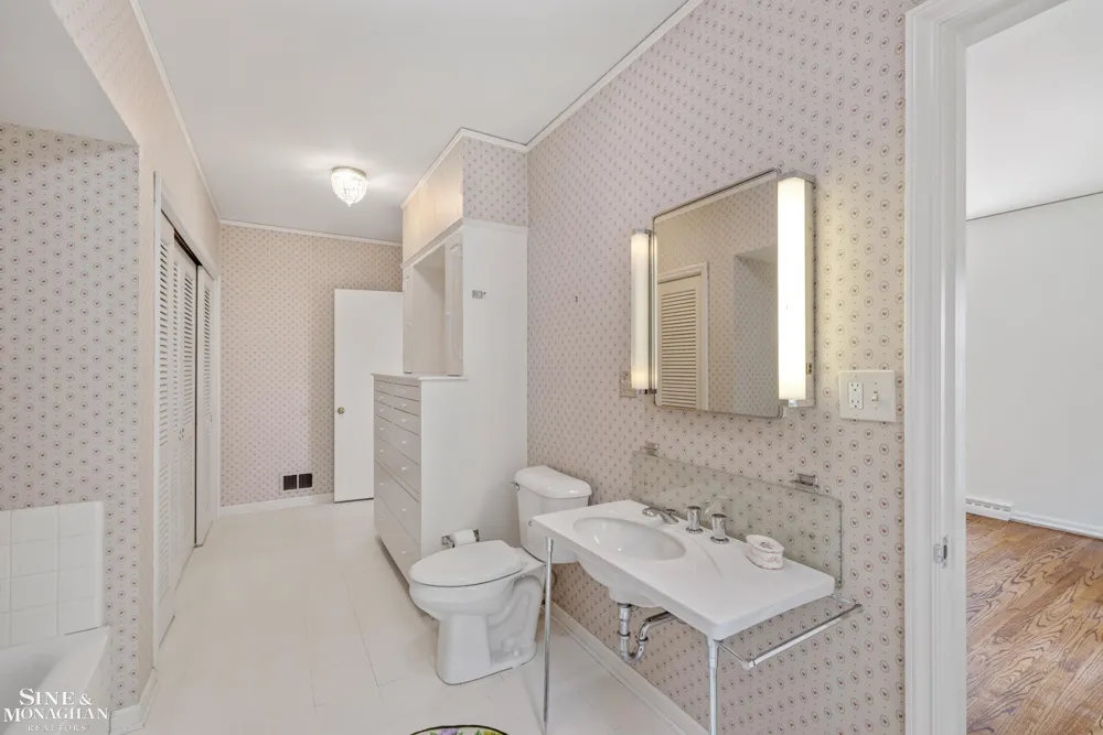 105 Lake Shore Road Grosse Pointe Farms City, MI 48236