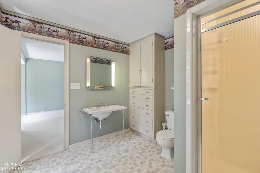 105 Lake Shore Road Grosse Pointe Farms City, MI 48236