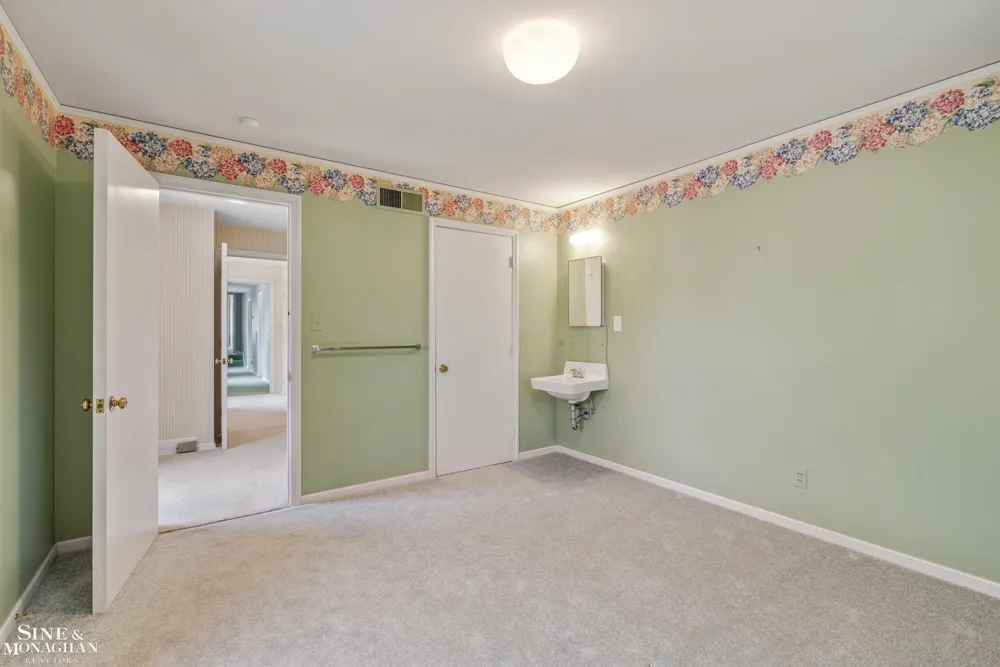 105 Lake Shore Road Grosse Pointe Farms City, MI 48236
