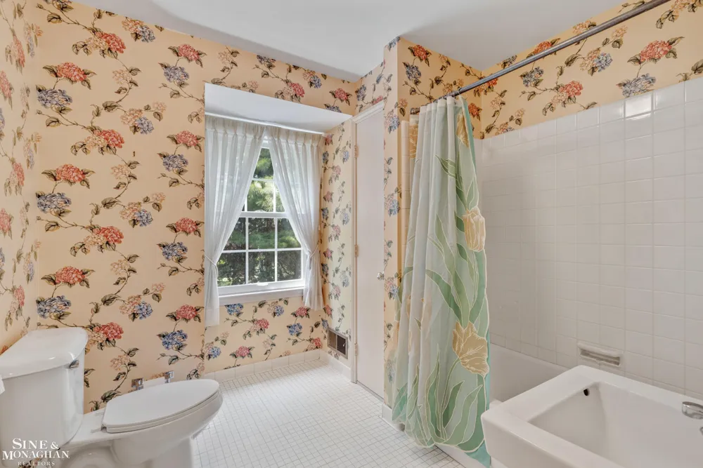 105 Lake Shore Road Grosse Pointe Farms City, MI 48236