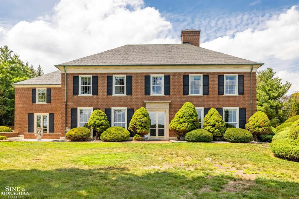 105 Lake Shore Road Grosse Pointe Farms City, MI 48236