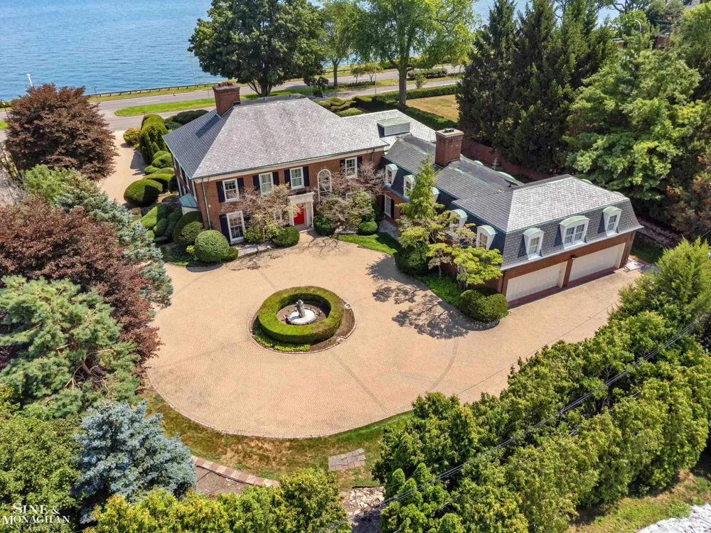 105 Lake Shore Road Grosse Pointe Farms City, MI 48236