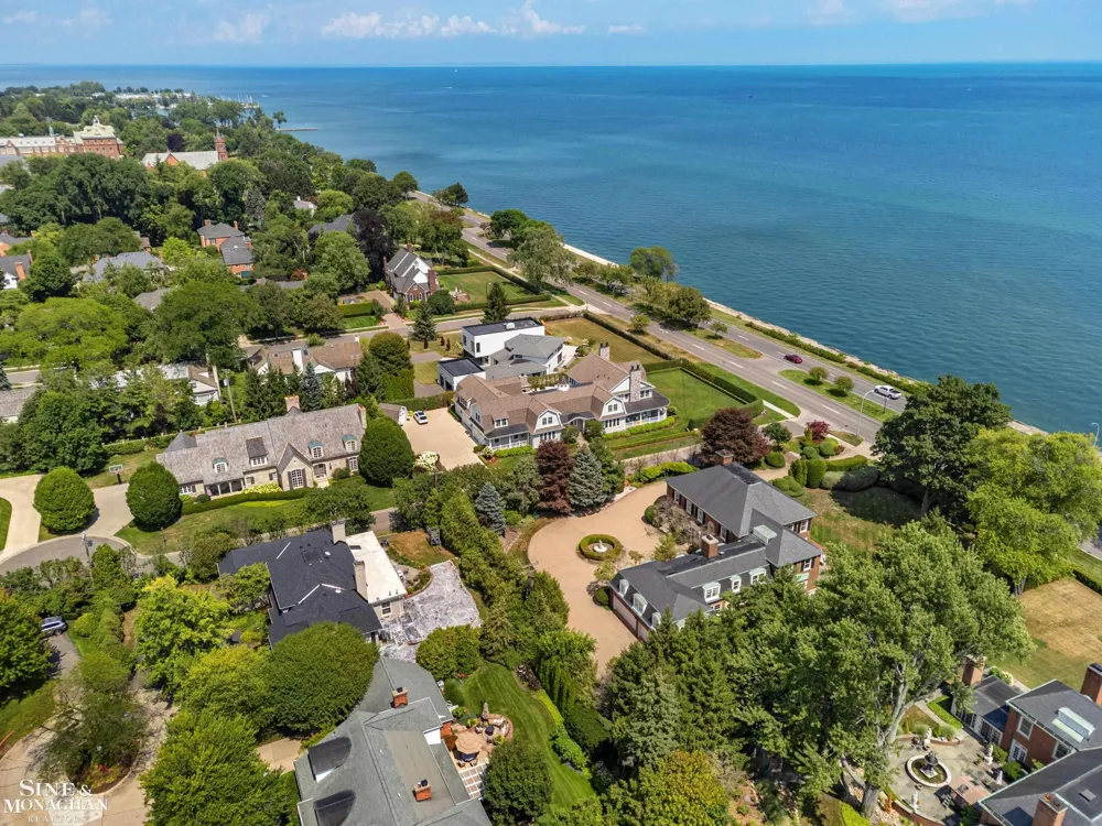 105 Lake Shore Road Grosse Pointe Farms City, MI 48236