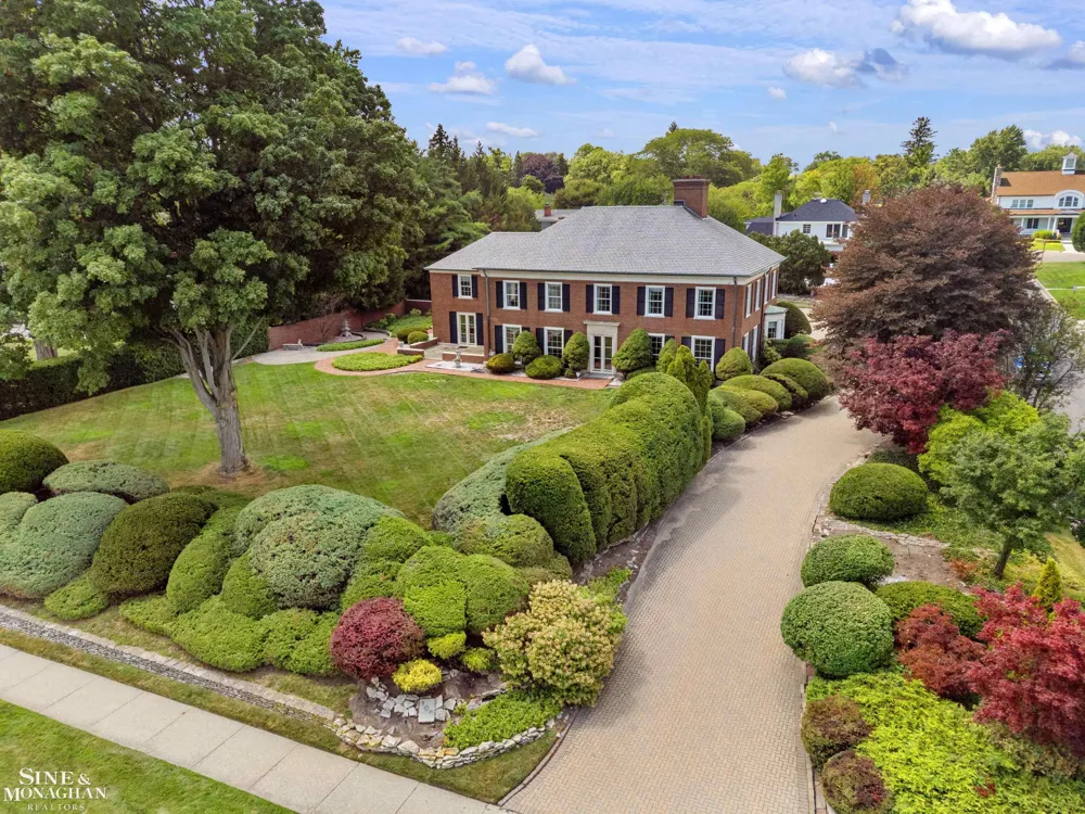 105 Lake Shore Road Grosse Pointe Farms City, MI 48236