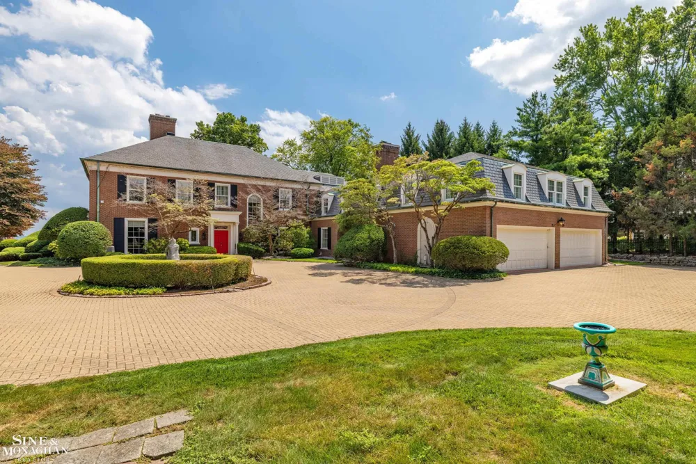 105 Lake Shore Road Grosse Pointe Farms City, MI 48236