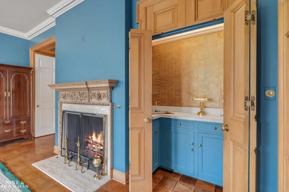 105 Lake Shore Road Grosse Pointe Farms City, MI 48236