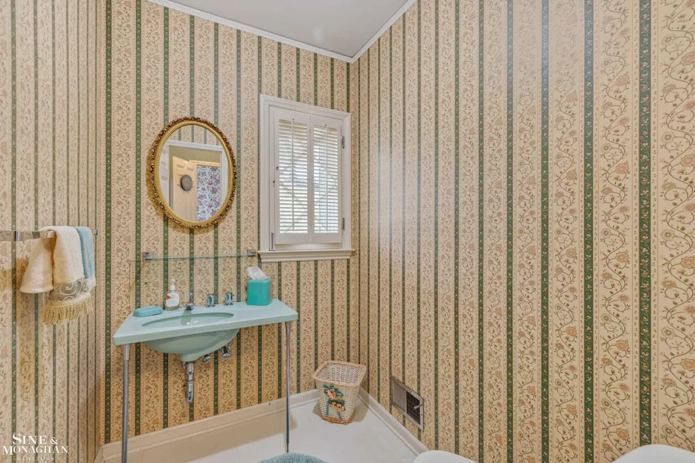 105 Lake Shore Road Grosse Pointe Farms City, MI 48236