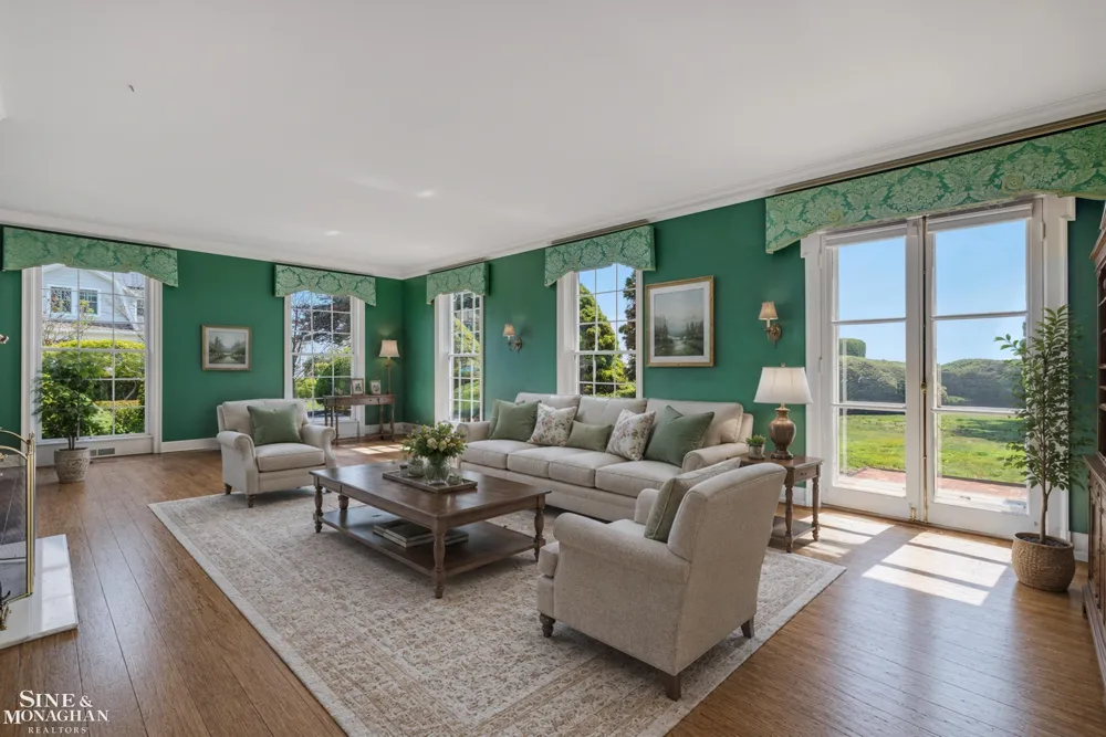 105 Lake Shore Road Grosse Pointe Farms City, MI 48236