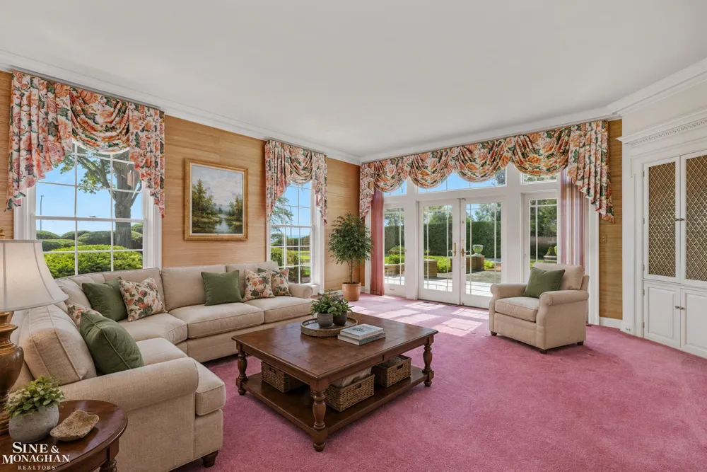 105 Lake Shore Road Grosse Pointe Farms City, MI 48236