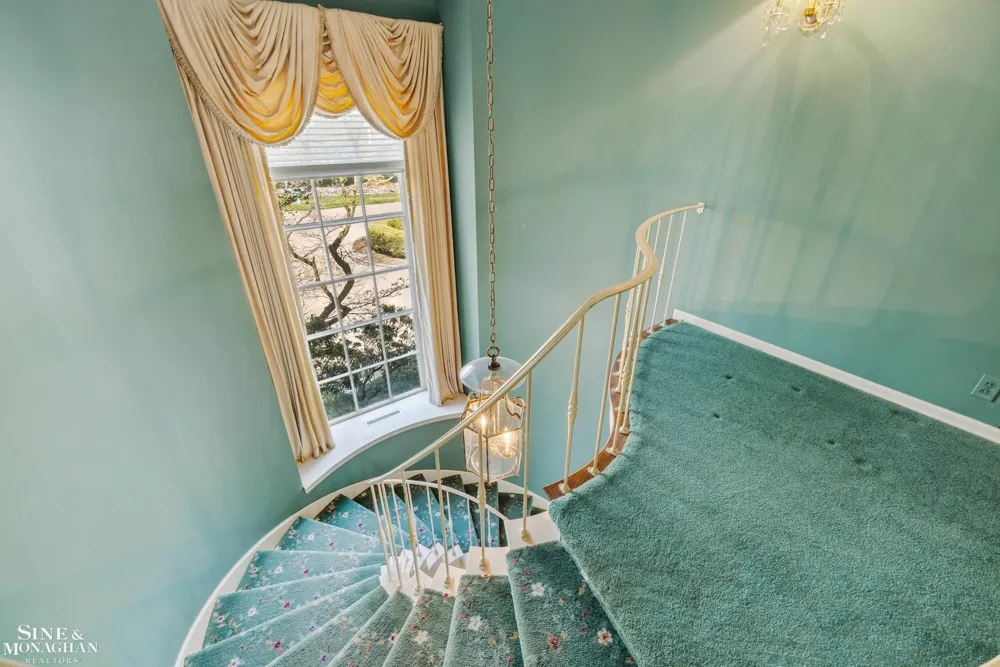 105 Lake Shore Road Grosse Pointe Farms City, MI 48236