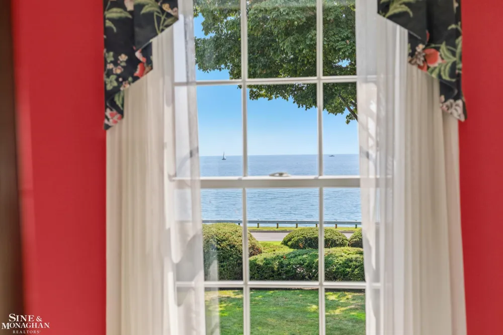105 Lake Shore Road Grosse Pointe Farms City, MI 48236