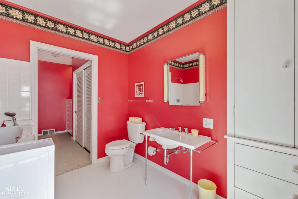 105 Lake Shore Road Grosse Pointe Farms City, MI 48236