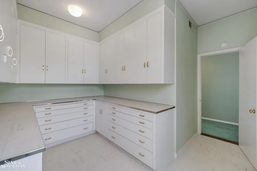 105 Lake Shore Road Grosse Pointe Farms City, MI 48236