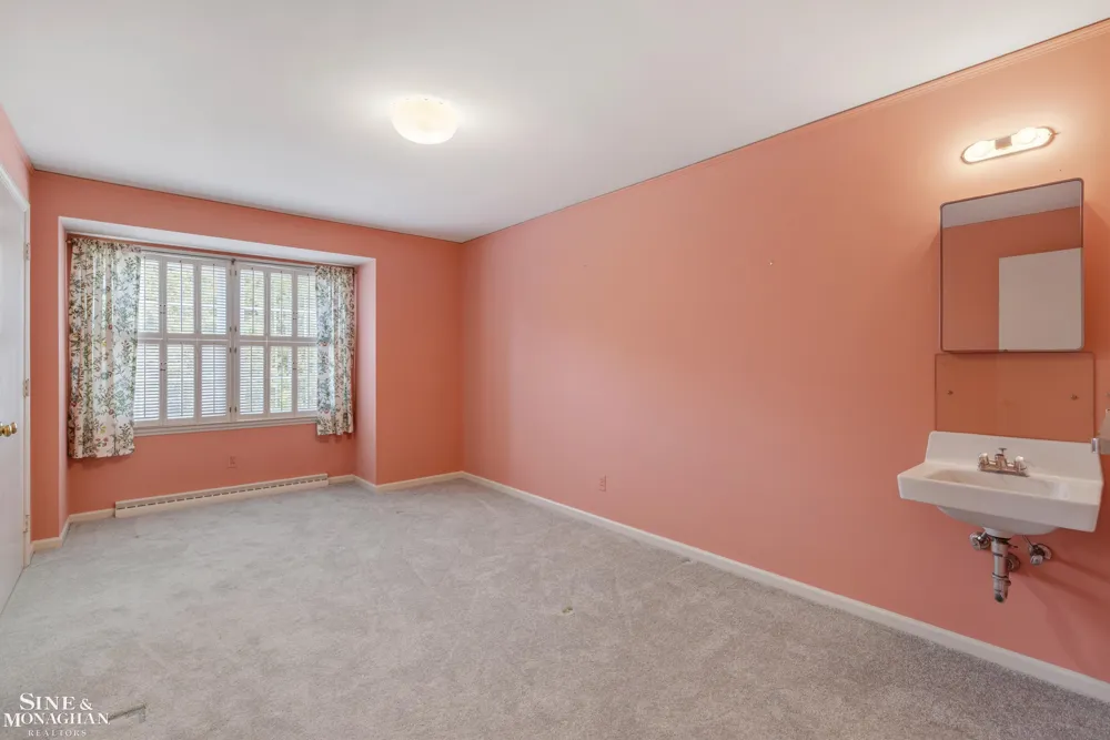 105 Lake Shore Road Grosse Pointe Farms City, MI 48236