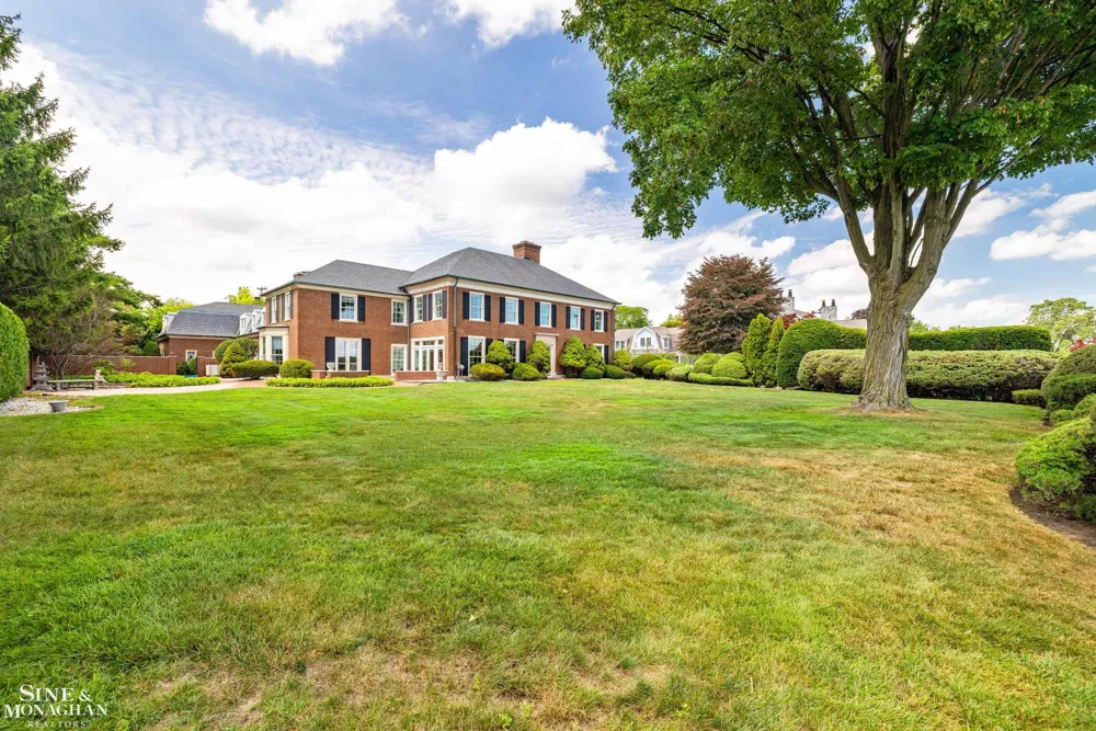 105 Lake Shore Road Grosse Pointe Farms City, MI 48236
