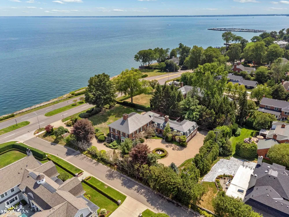 105 Lake Shore Road Grosse Pointe Farms City, MI 48236