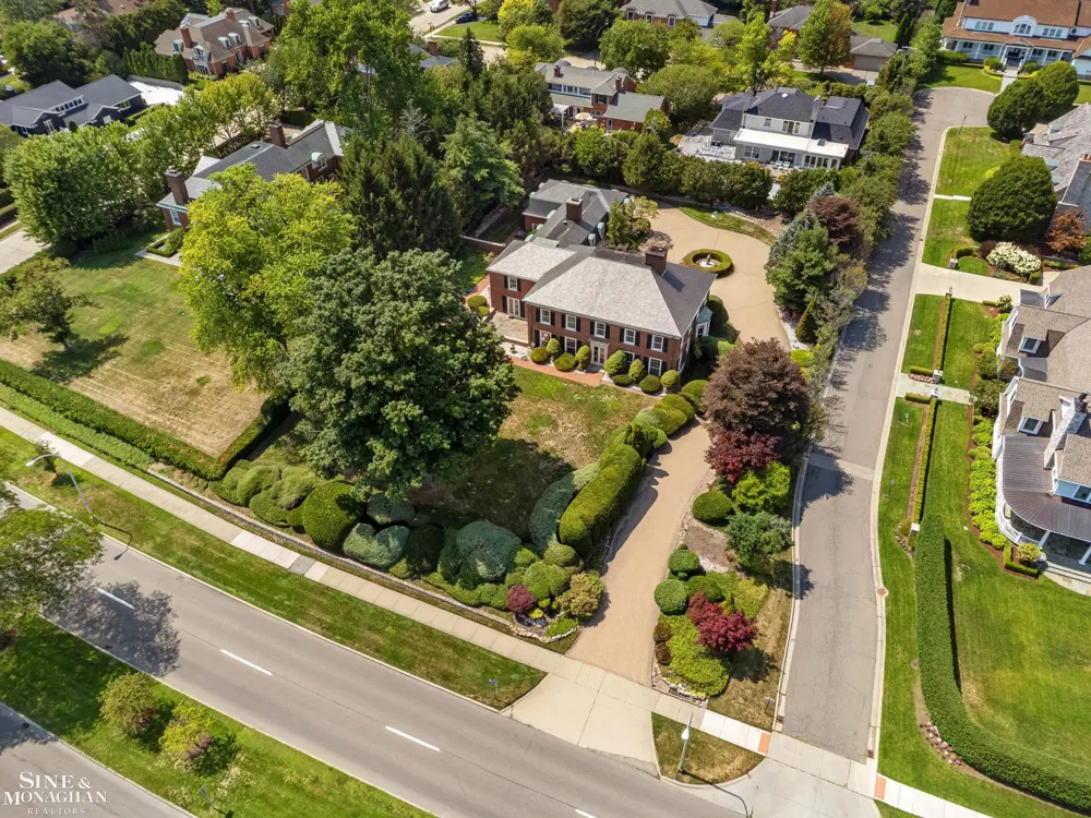105 Lake Shore Road Grosse Pointe Farms City, MI 48236