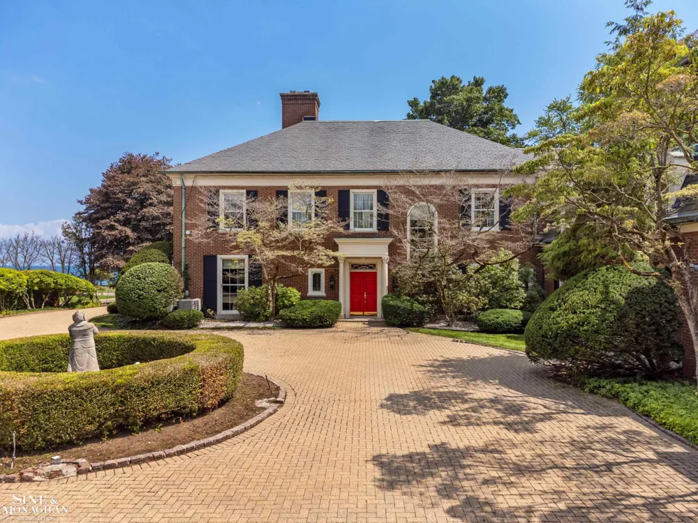 105 Lake Shore Road Grosse Pointe Farms City, MI 48236