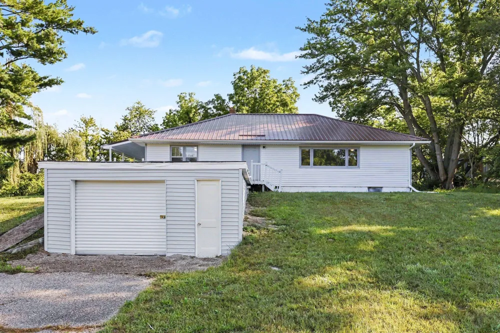 1582 Bakertown Road Buchanan, MI 49107