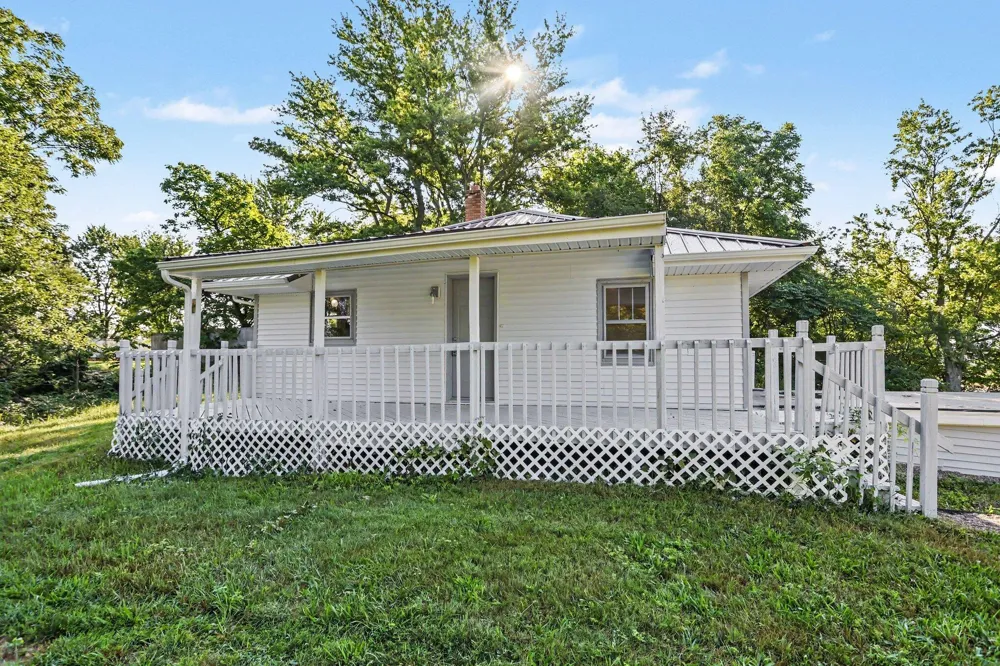 1582 Bakertown Road Buchanan, MI 49107