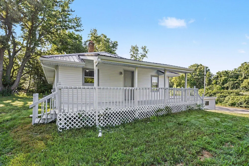 1582 Bakertown Road Buchanan, MI 49107