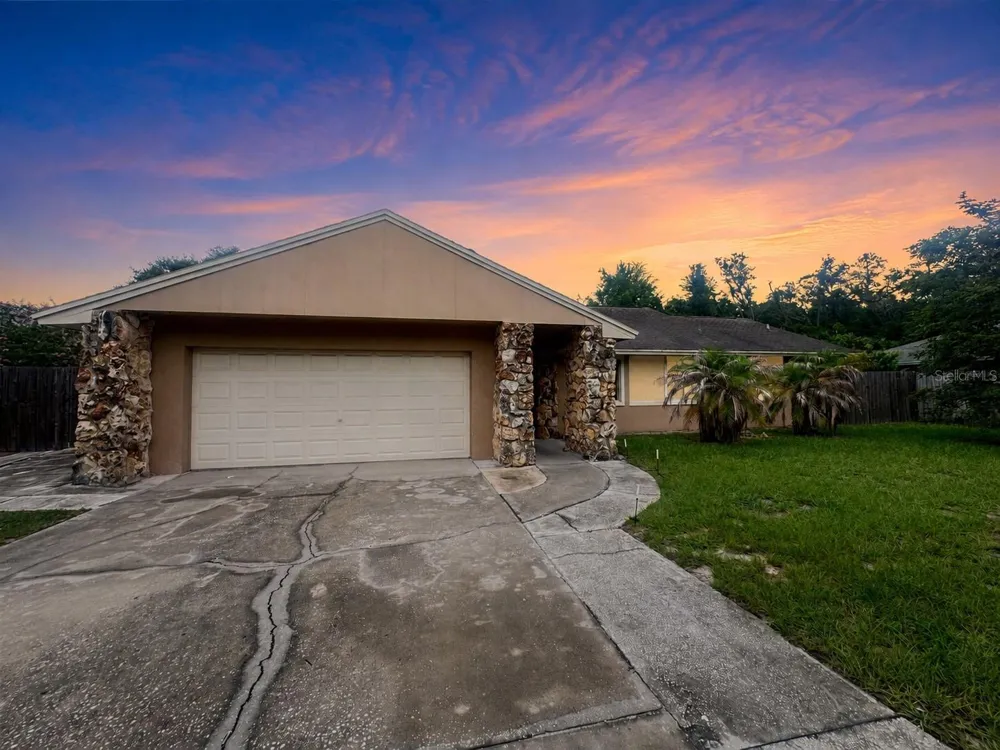 304 SHADOW OAK DRIVE Casselberry, FL 32707