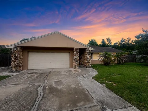 304 SHADOW OAK DRIVE
