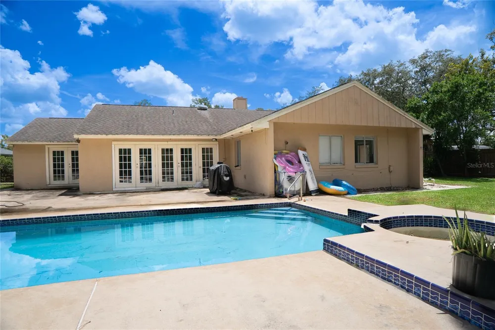 304 SHADOW OAK DRIVE Casselberry, FL 32707