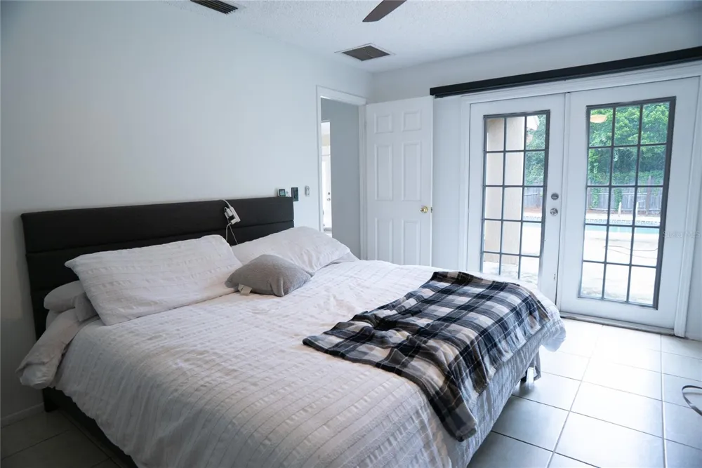 304 SHADOW OAK DRIVE Casselberry, FL 32707