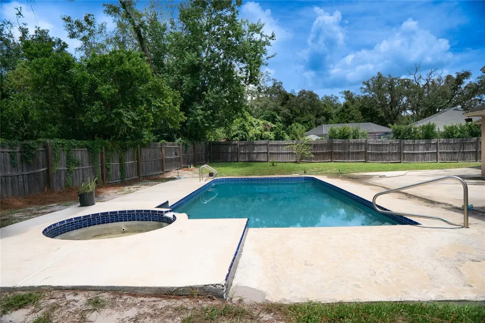 304 SHADOW OAK DRIVE Casselberry, FL 32707