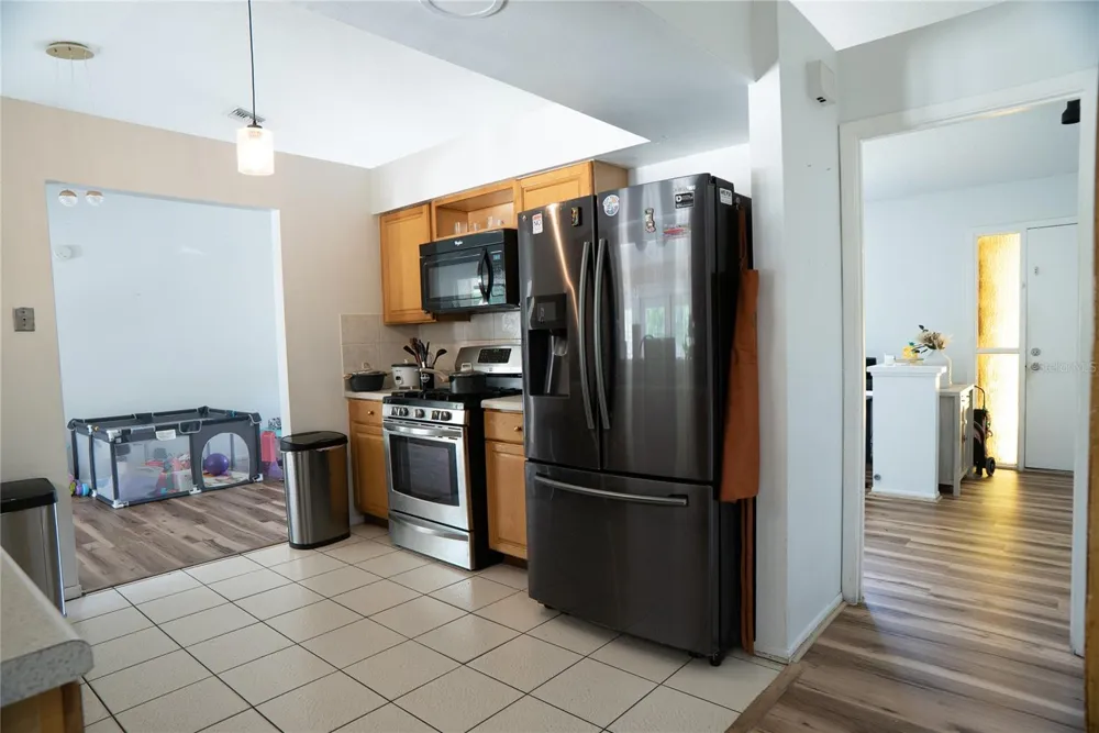 304 SHADOW OAK DRIVE Casselberry, FL 32707