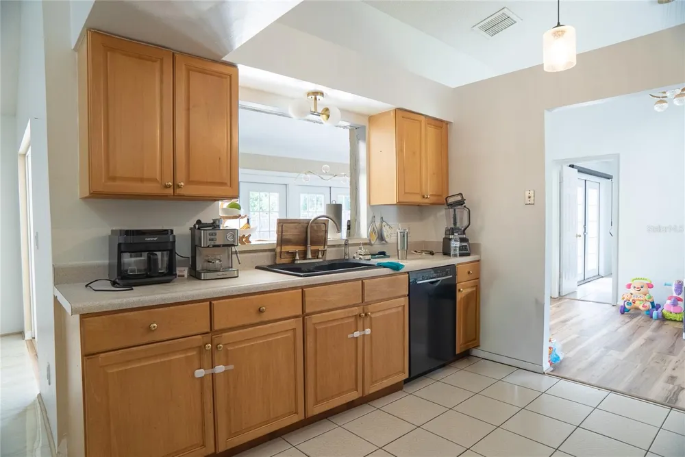304 SHADOW OAK DRIVE Casselberry, FL 32707