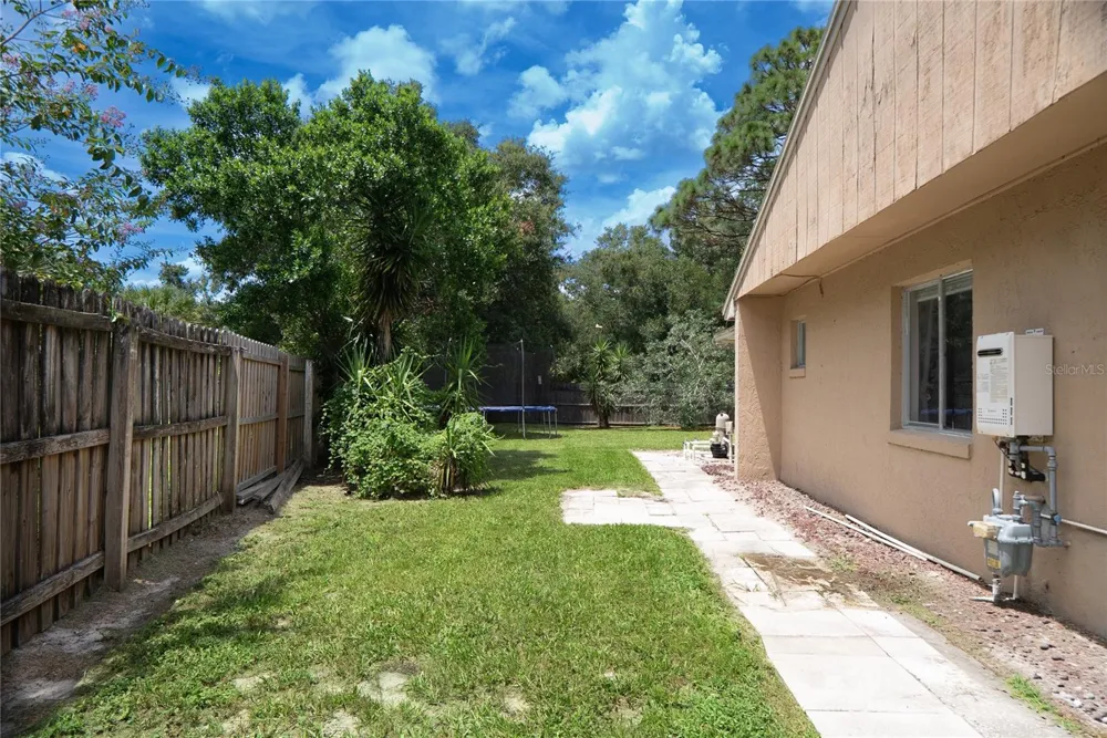304 SHADOW OAK DRIVE Casselberry, FL 32707