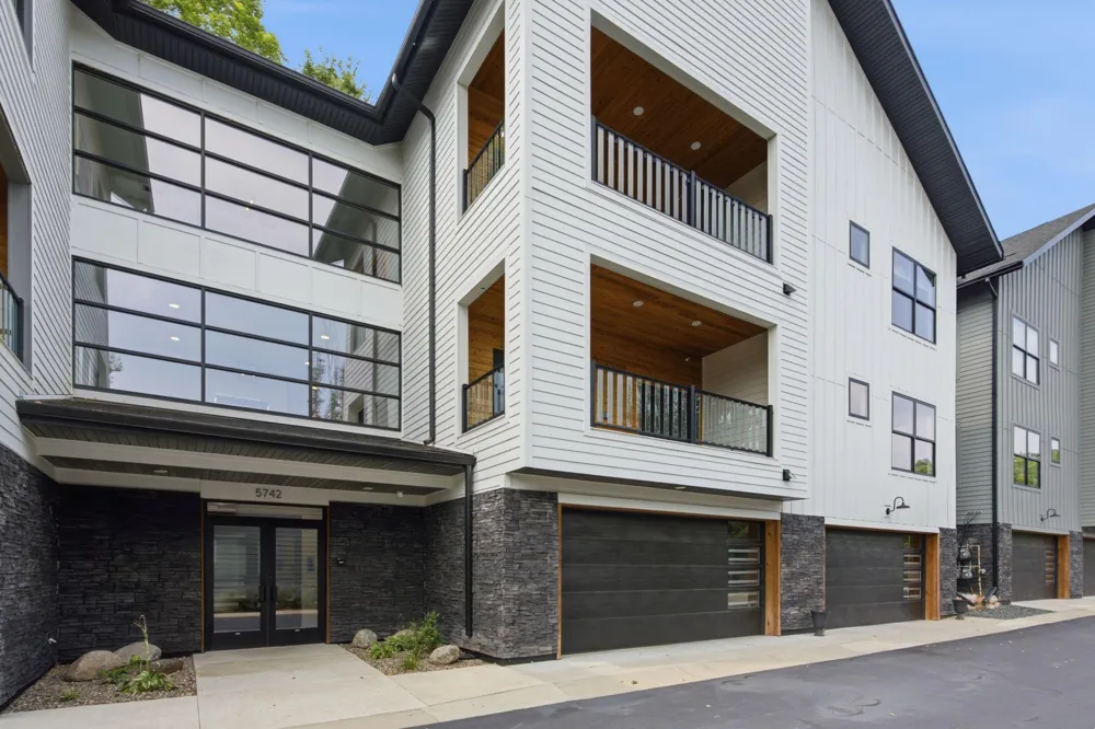 5742 Shady Oak Road S #7 Minnetonka, MN 55343