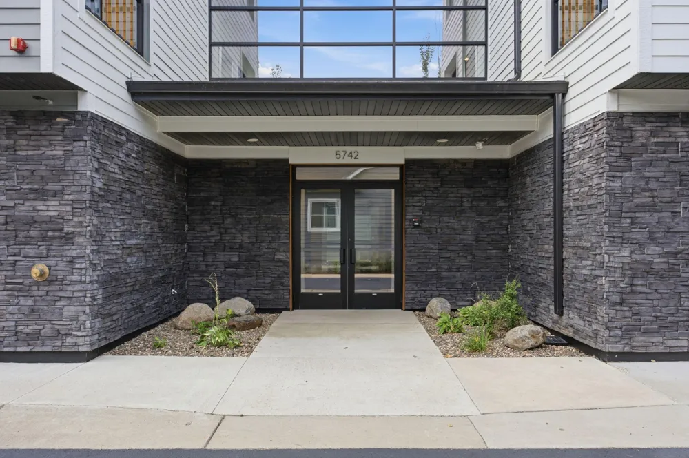 5742 Shady Oak Road S #7 Minnetonka, MN 55343