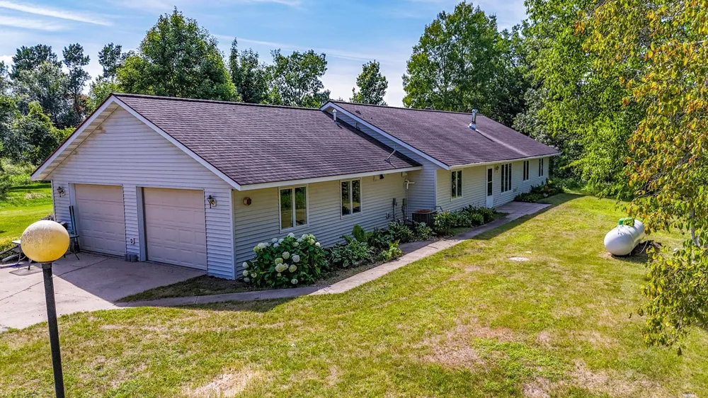 19400 Woodland Circle Detroit Lakes, MN 56501