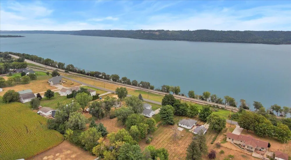 32297 Lakeview Drive Lake City, MN 55041