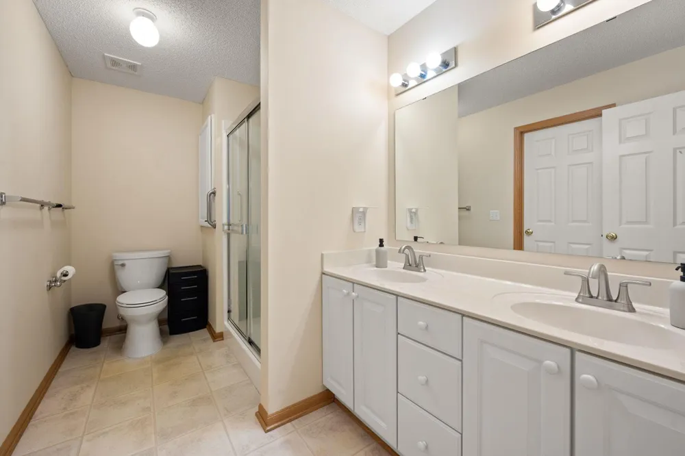 6313 Brook Lane Savage, MN 55378