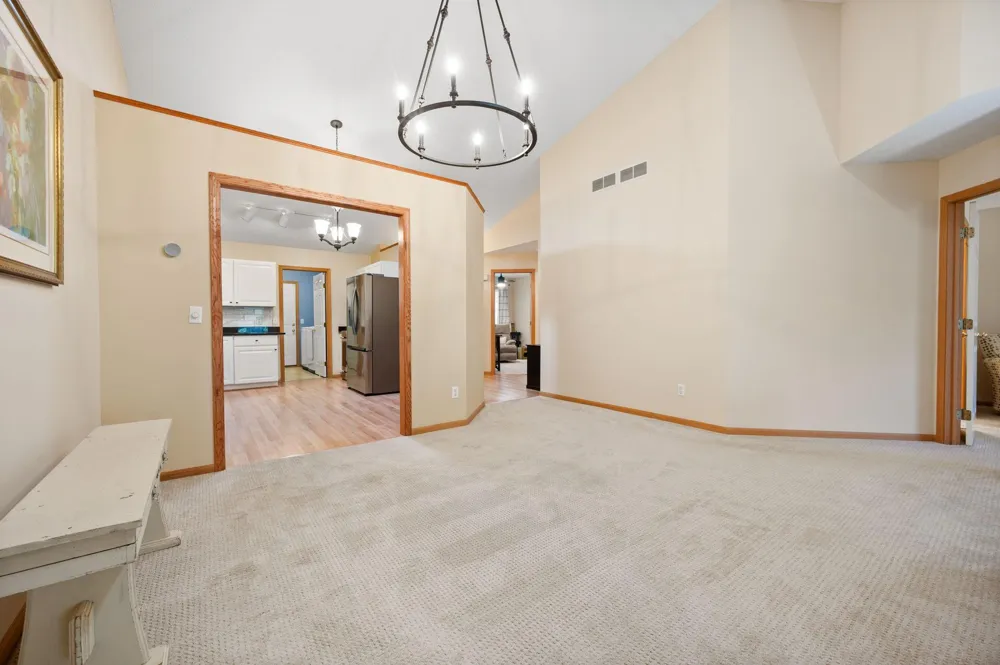 6313 Brook Lane Savage, MN 55378