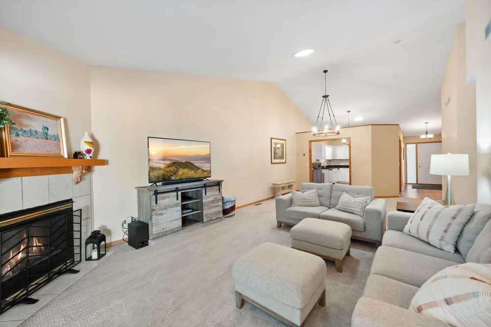 6313 Brook Lane Savage, MN 55378