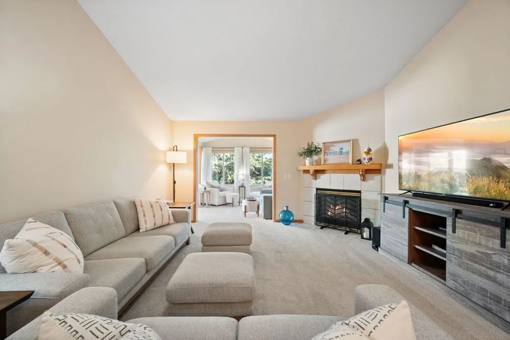 6313 Brook Lane Savage, MN 55378