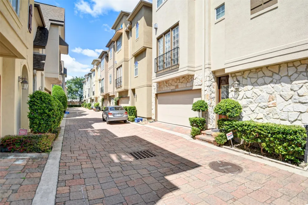 2731 Sherwin Street Houston, TX 77007