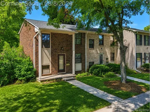 8358 Lakeview Court