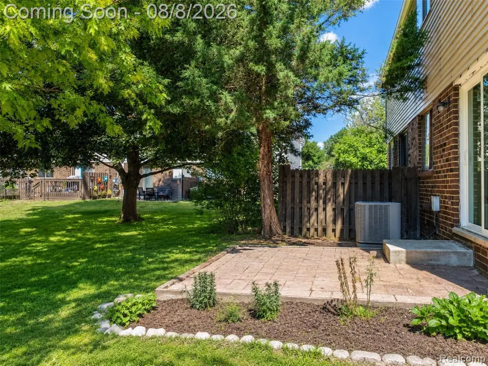 8358 Lakeview Court Ypsilanti, MI 48198
