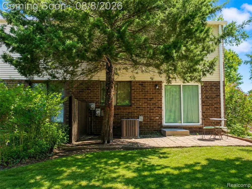 8358 Lakeview Court Ypsilanti, MI 48198