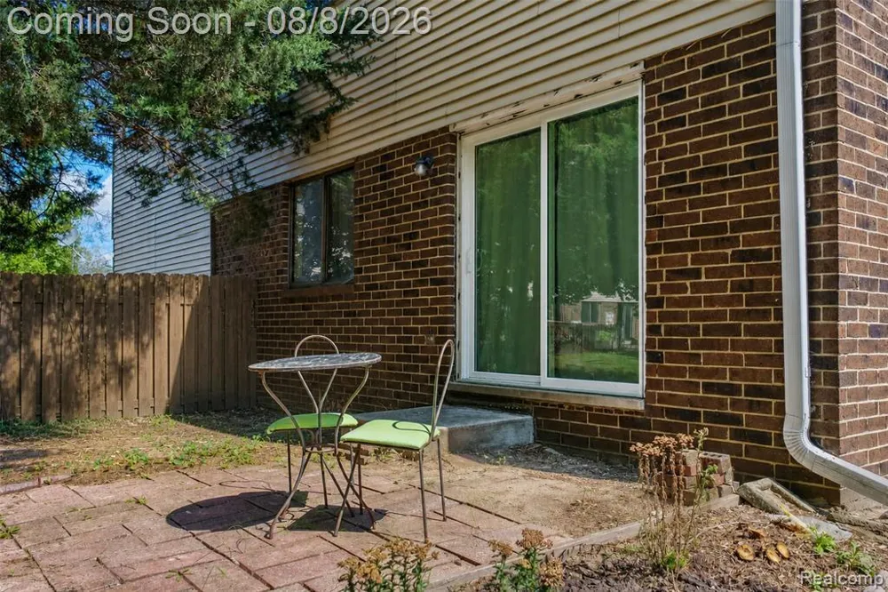 8358 Lakeview Court Ypsilanti, MI 48198