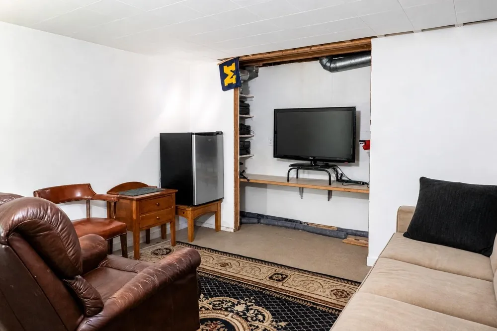 8358 Lakeview Court Ypsilanti, MI 48198