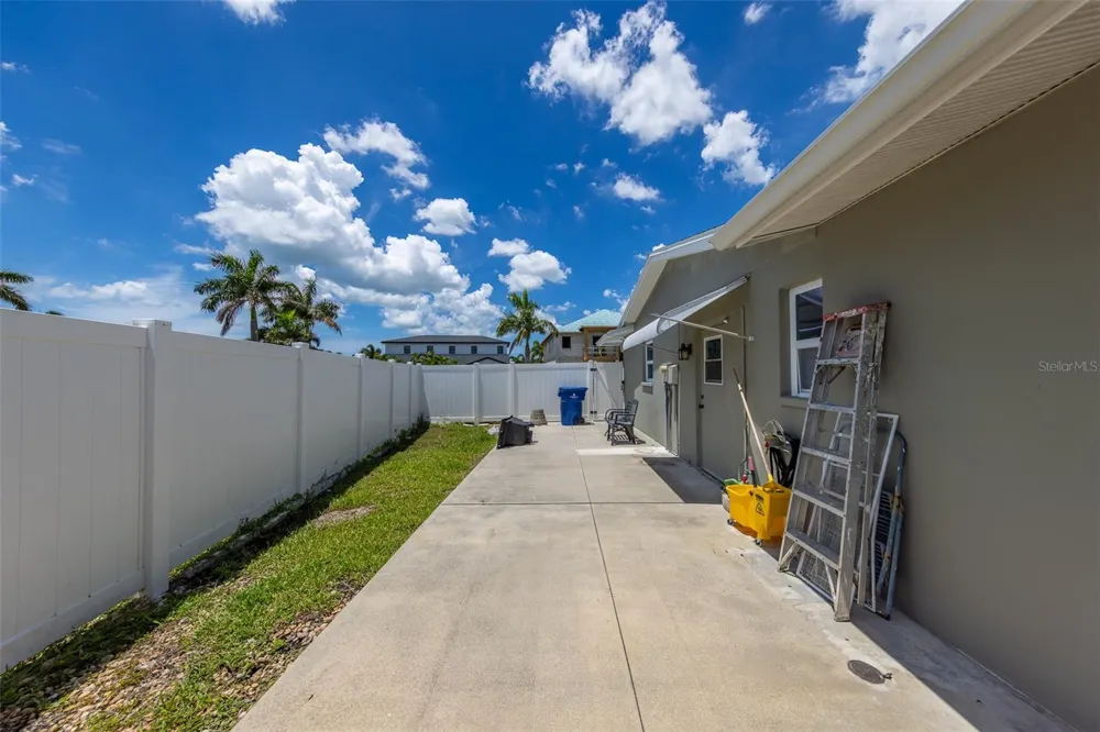 11602 GROVE STREET Seminole, FL 33772