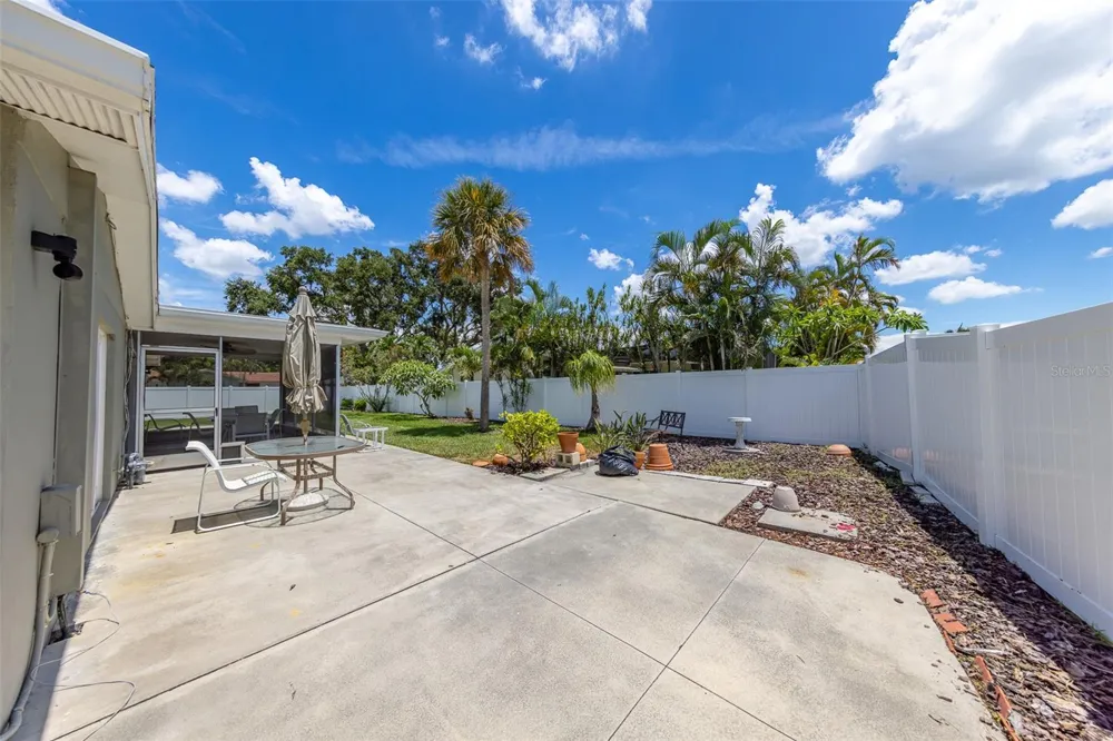 11602 GROVE STREET Seminole, FL 33772