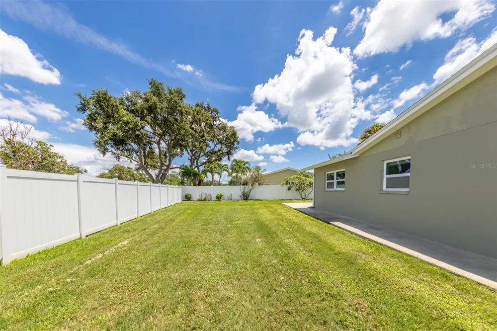 11602 GROVE STREET Seminole, FL 33772
